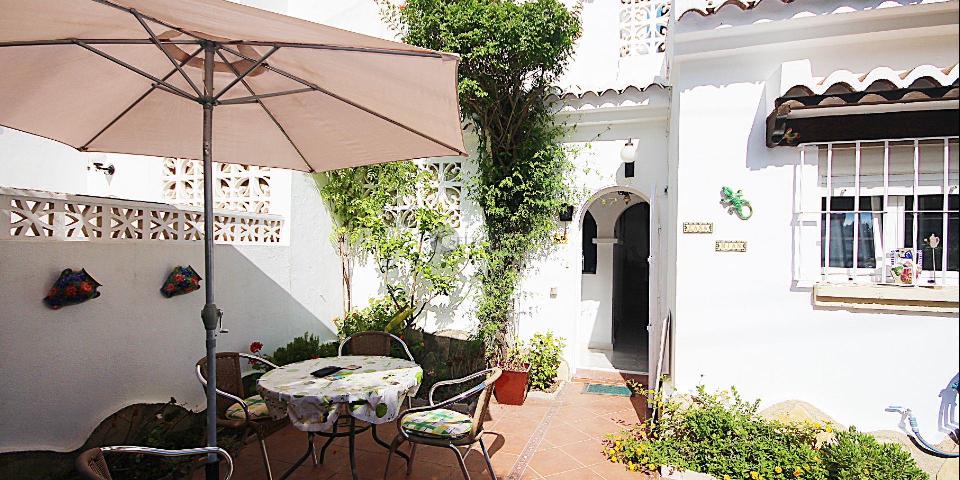 Villa jumelée confortable à vendre à Moraira avec piscine commune