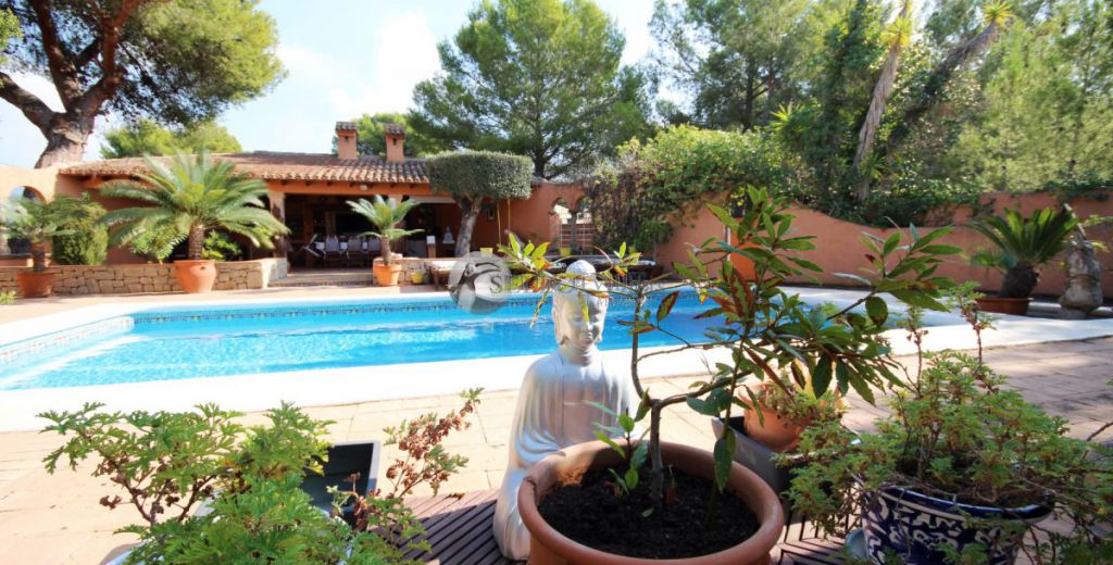 Autumn is an ideal time to move into one of our cosy villas for sale in Moraira