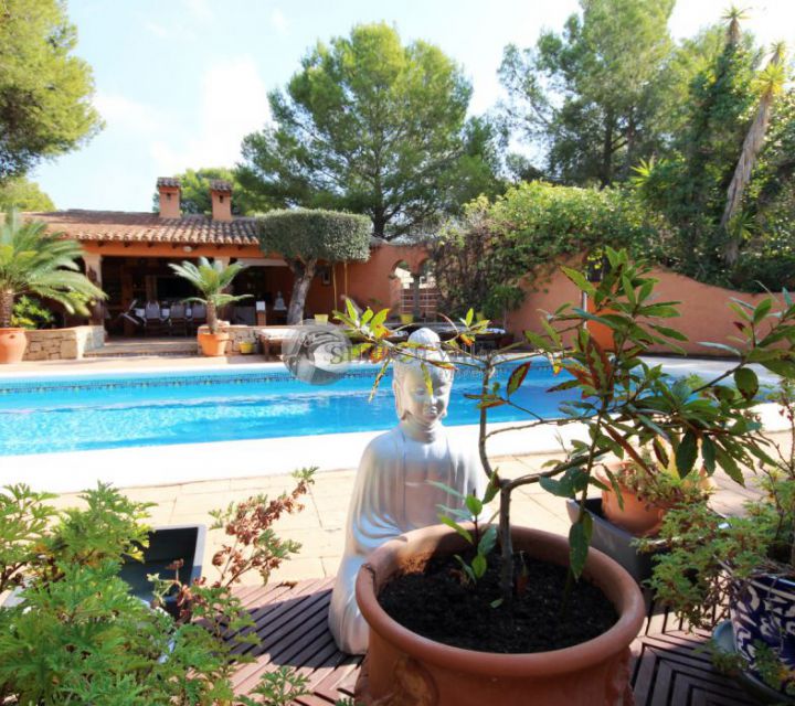Autumn is an ideal time to move into one of our cosy villas for sale in Moraira