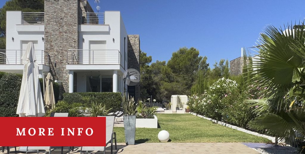 Have you seen the landscape around this villa in Benimeit (Moraira)? You will love living surrounded by so much nature