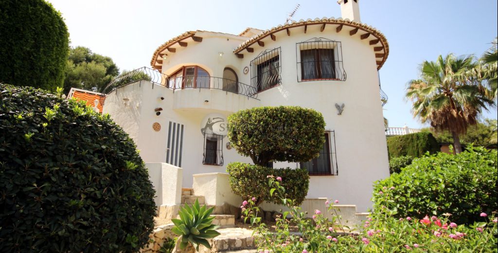 Create the happiest family memories in this charming villa for sale in Arnella Moraira