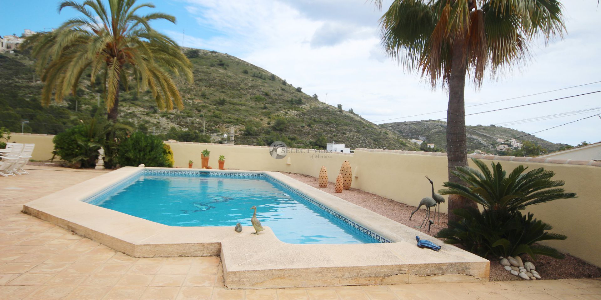 Luxury villa with pool for sale in Moraira
